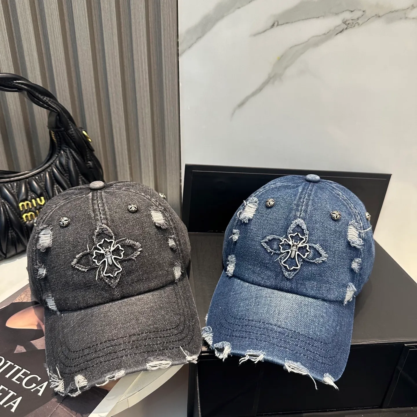 P70 Crow Heart 🆕🆕25 new washed denim baseball cap, personalized fashion classic cross logo, casual with a cool feeling, unisex style, same style for men and women! Very easy to match! Head circumference: 56-58cm is available